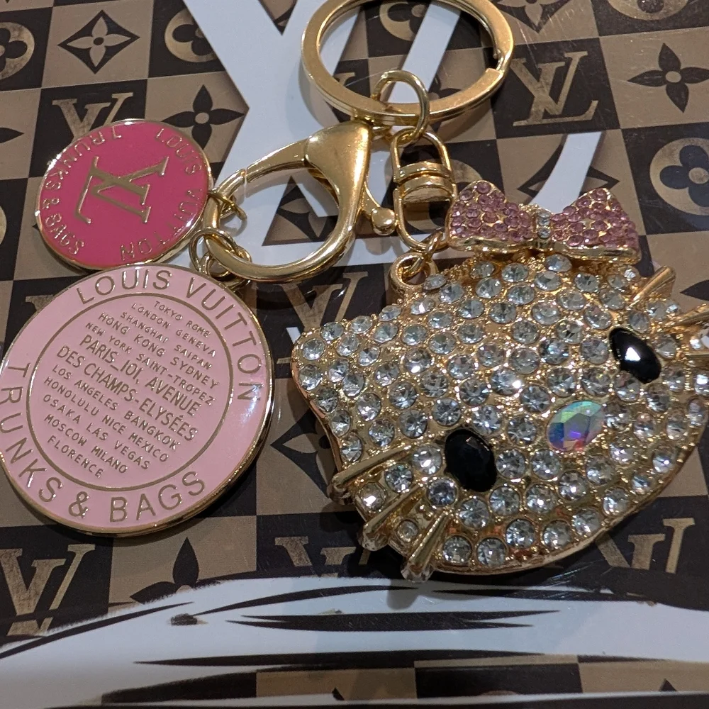 Louis Vuitton Trunks & Bags Charms (2) - Picture 7 of 8